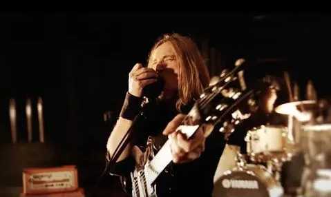 Tezura - Stray Alone (Official Video)