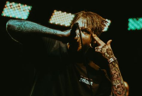 earth_groans_live