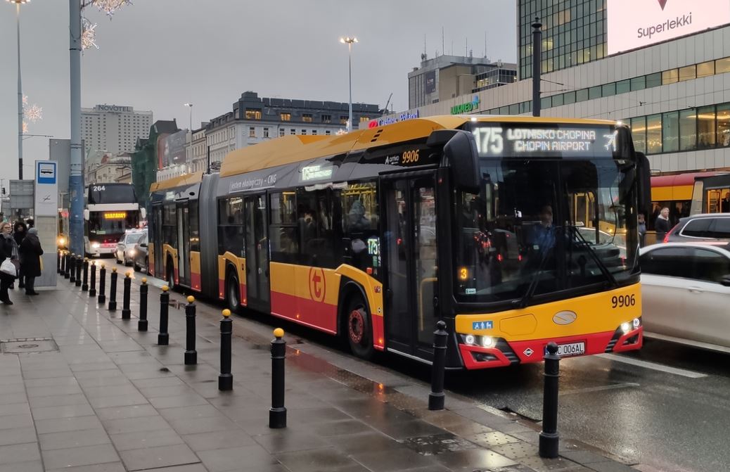 Varşova'da Bir Toplu Taşıma Aracı